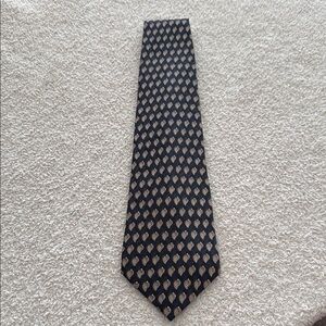 Elegant Black and Gold Patterned Tie